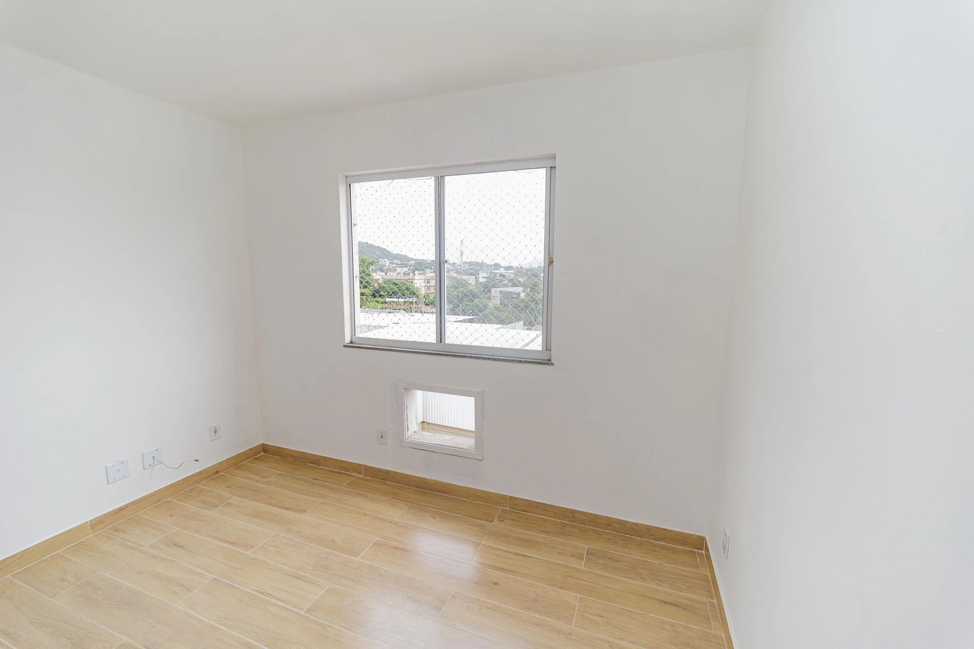 Apartment, 53 m², with wood or laminate floors — photo 24