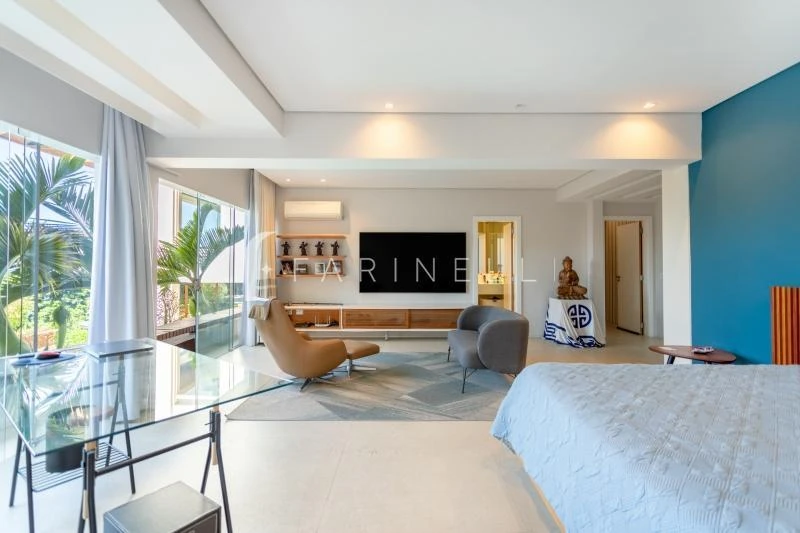 Furnished 1200 m² house with a balcony and 6 bedrooms — photo 12