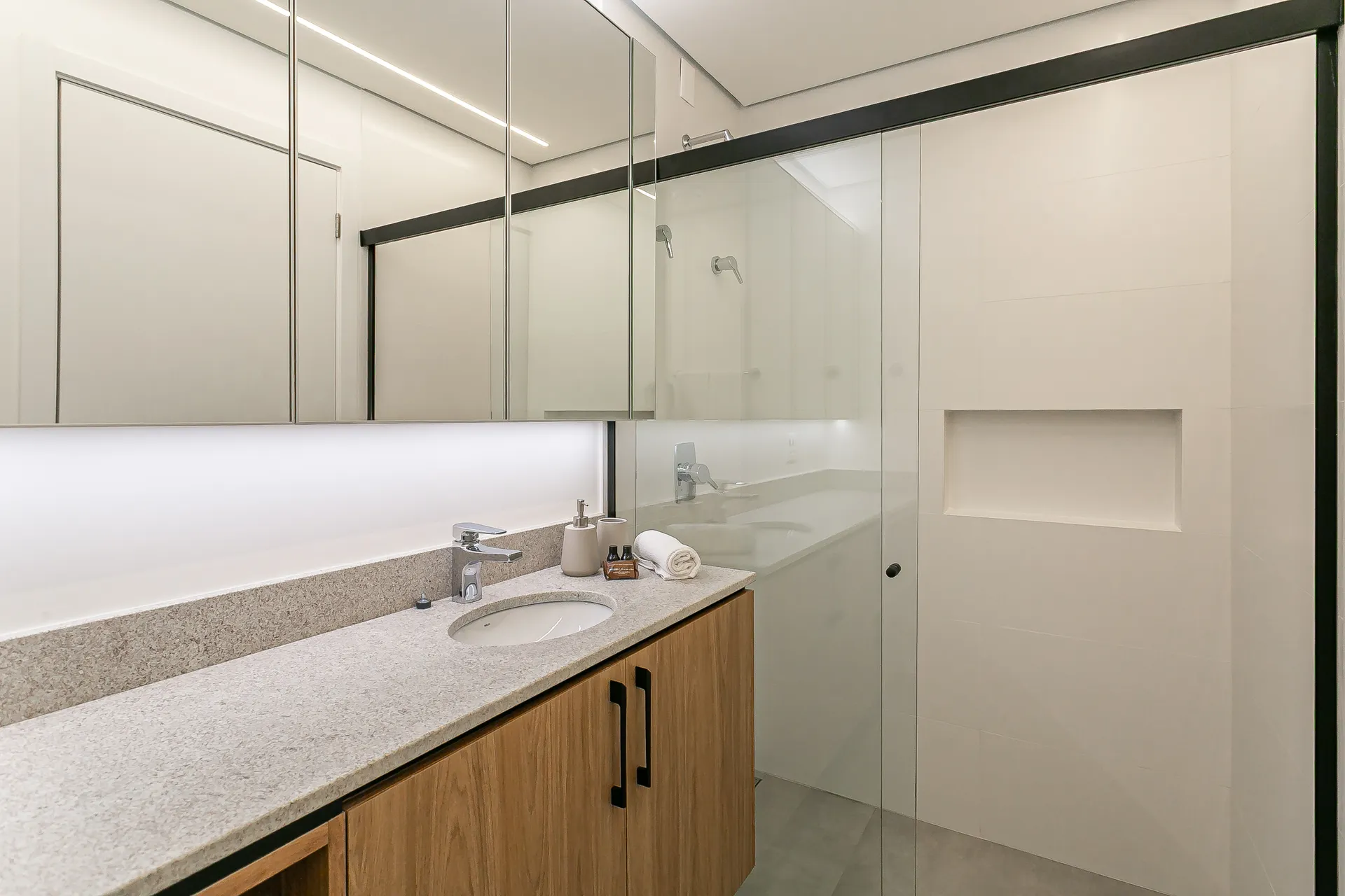 Estudio amueblado de 55 m² con 1 dormitorio y 2 baños — photo 28