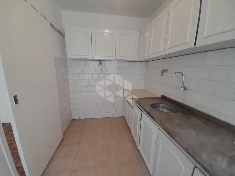2-bedroom apartment with wood or laminate floors — photo 15