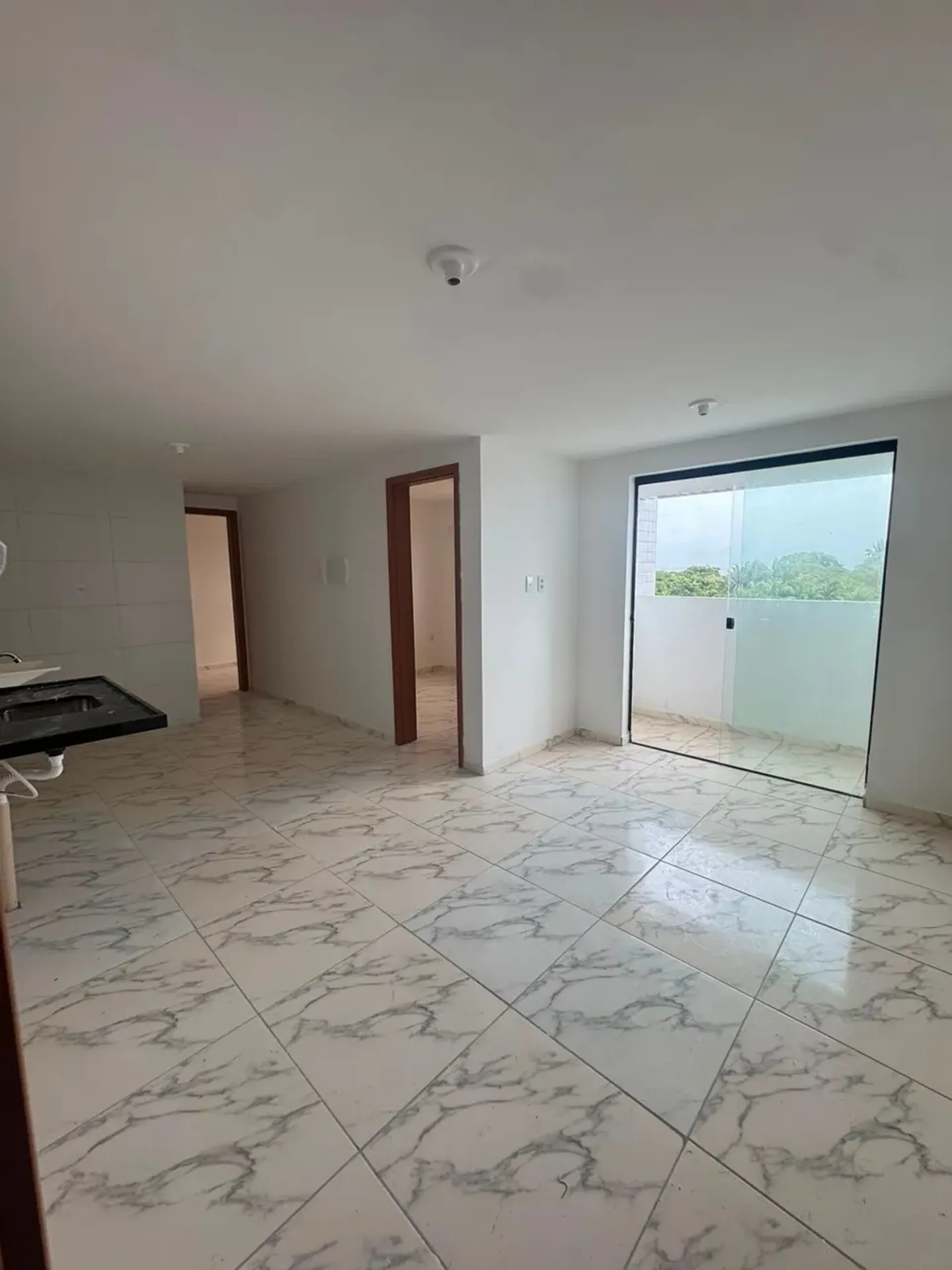 Невремеблированная квартира 50 м² с 2 спальнями и парковкой
