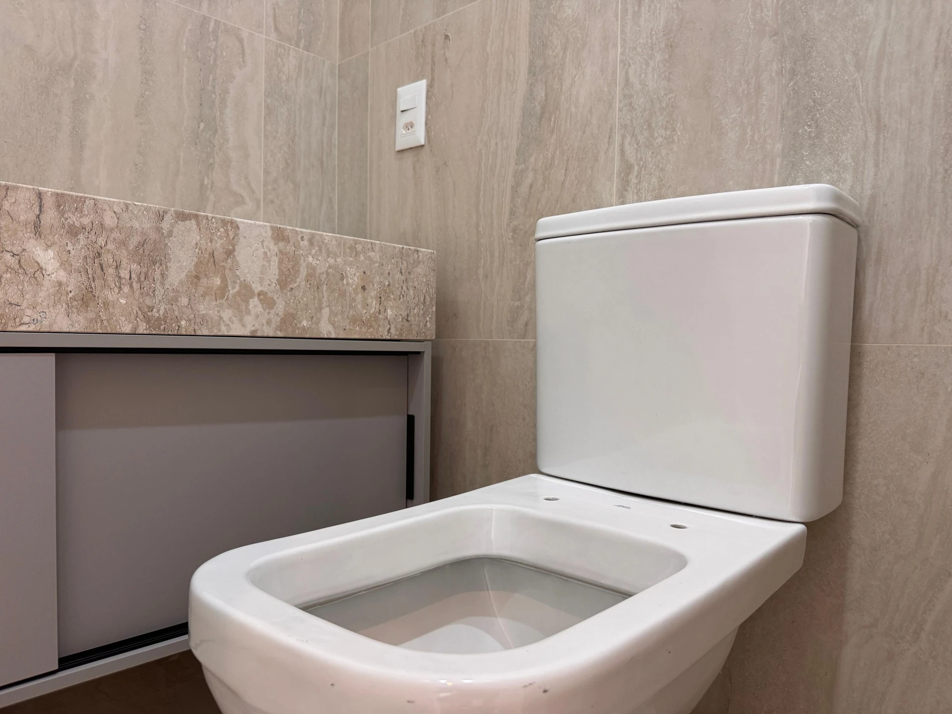 Furnished apartment with 3 en-suite bedrooms and balcony — photo 45