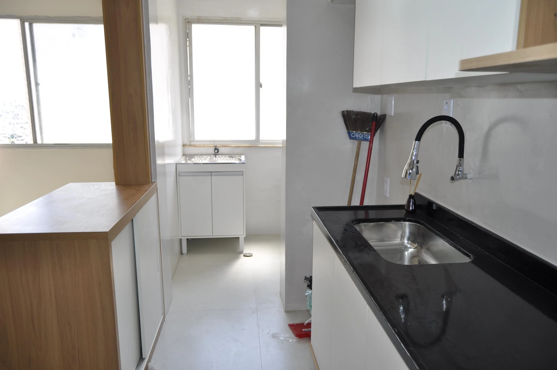 Glass-enclosed balcony in a 3-bedroom apartment, 65 m² — photo 3