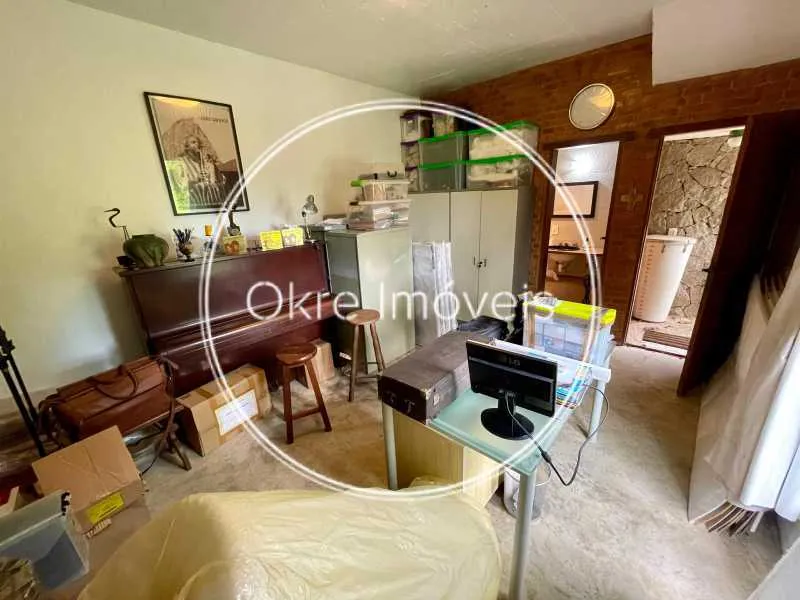 House in a gated community with 4 bedrooms and 5 baths — photo 34