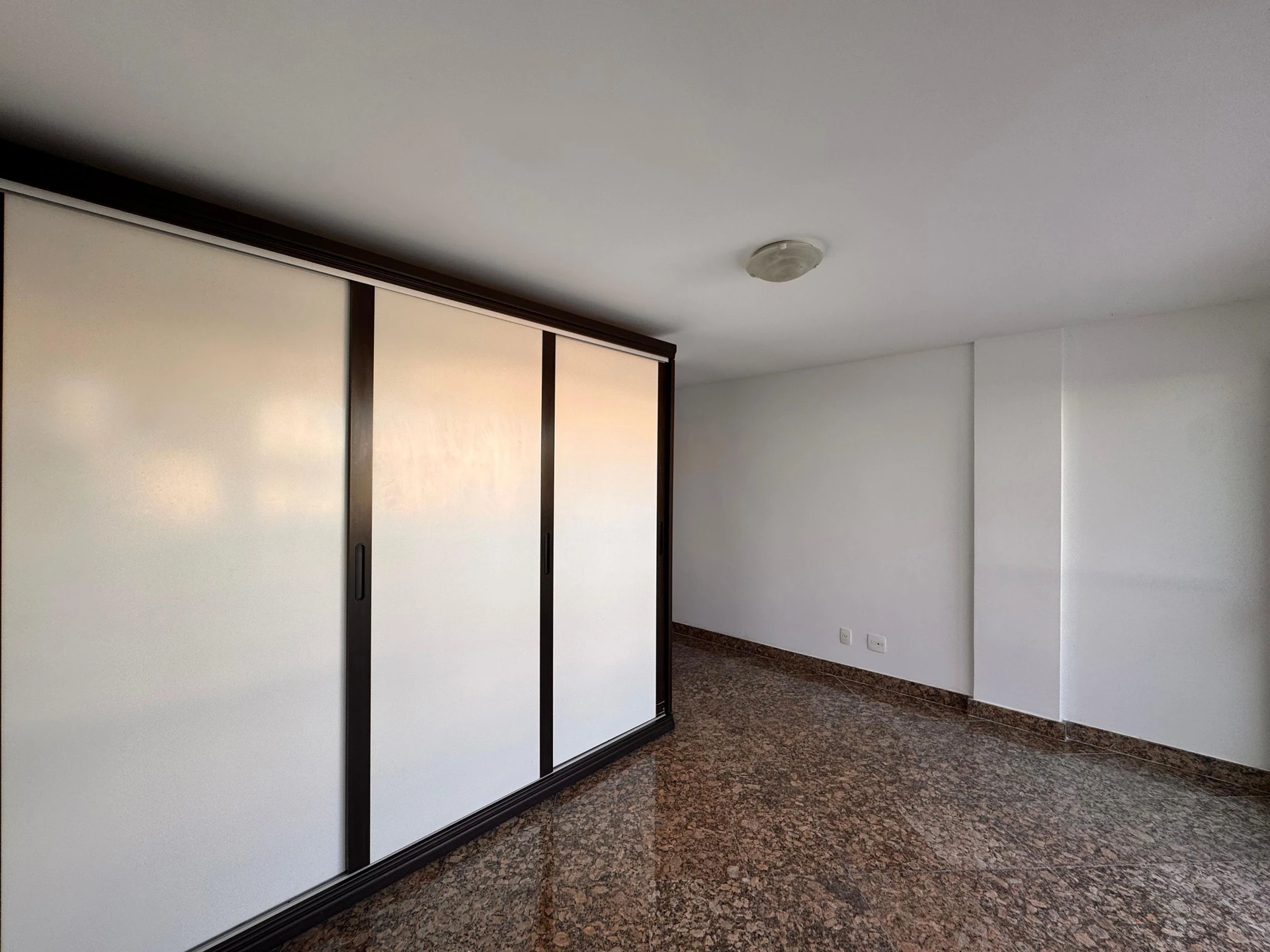Apartamento, 233 m², com janelas do piso ao teto — photo 28