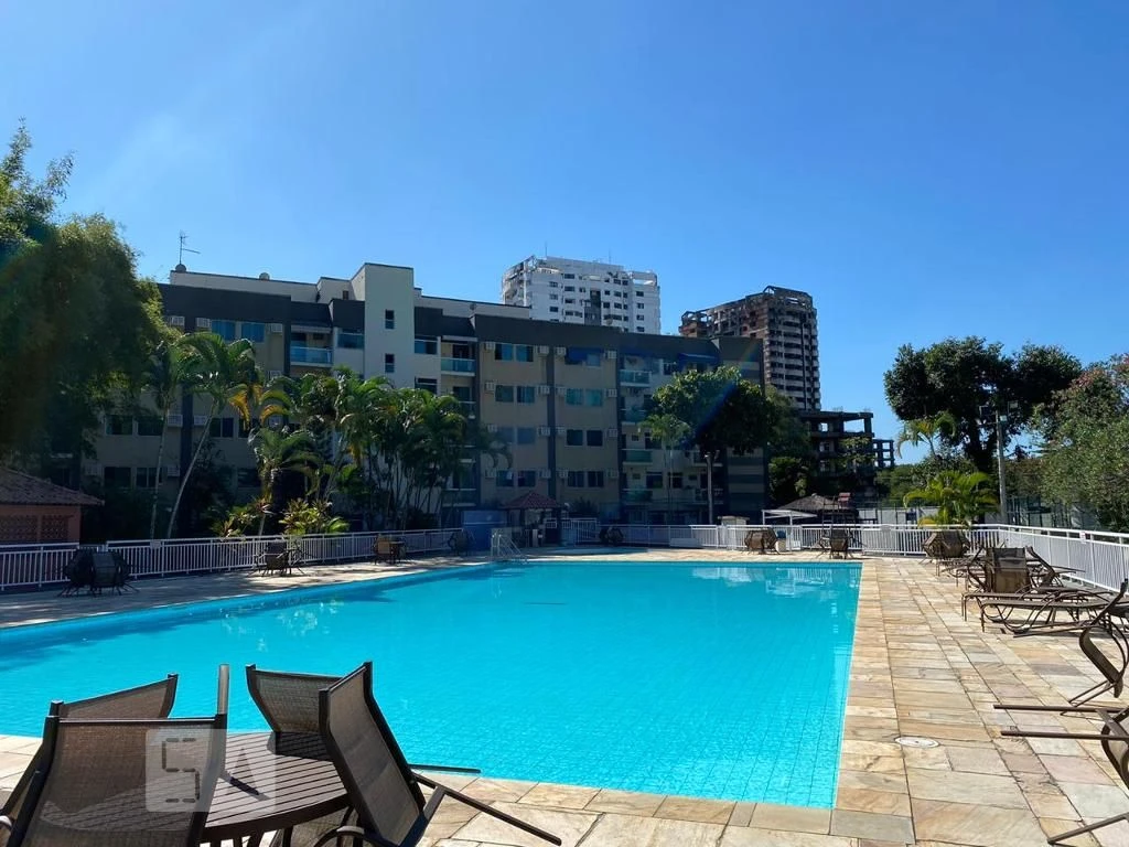 2-bedroom apartment in a building with a pool — photo 38