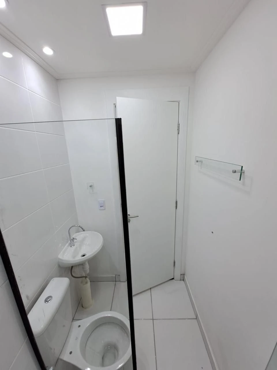 2-bedroom apartment in a building with a gym — photo 2