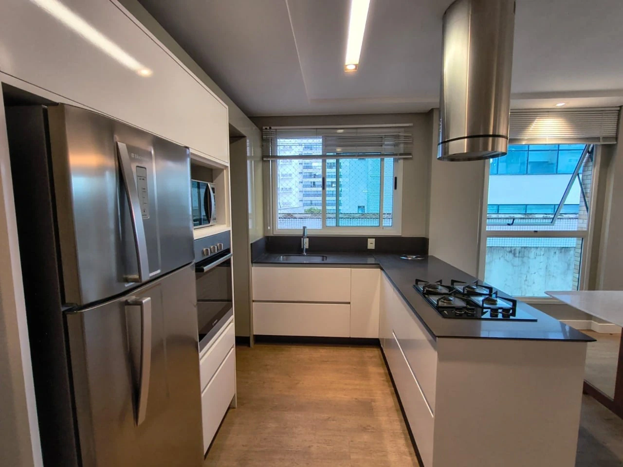 Floor-to-ceiling windows in a 2-bedroom apartment, 78 m² — photo 13