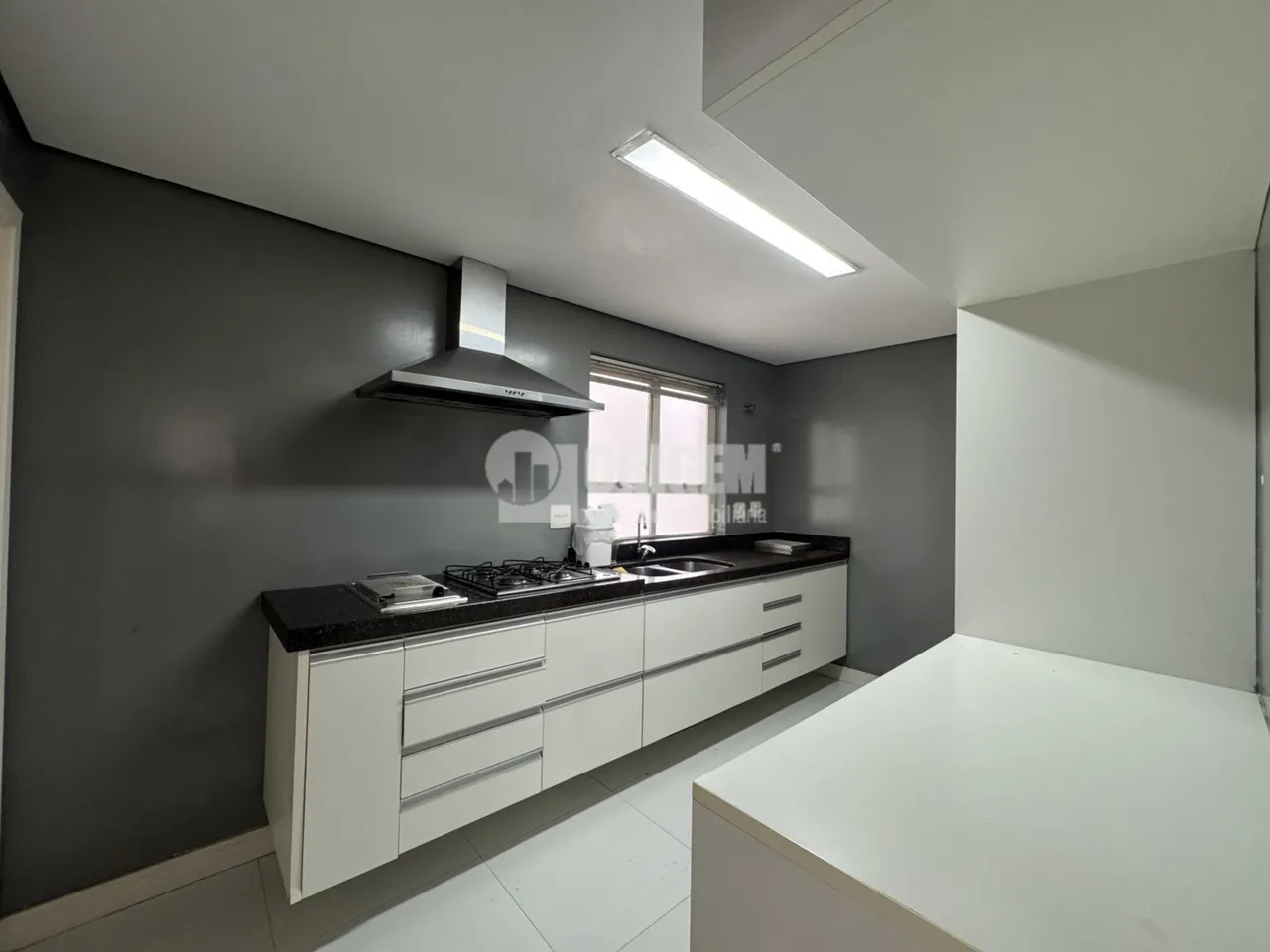 Apartamento de 2 habitaciones con balcón acristalado — photo 9