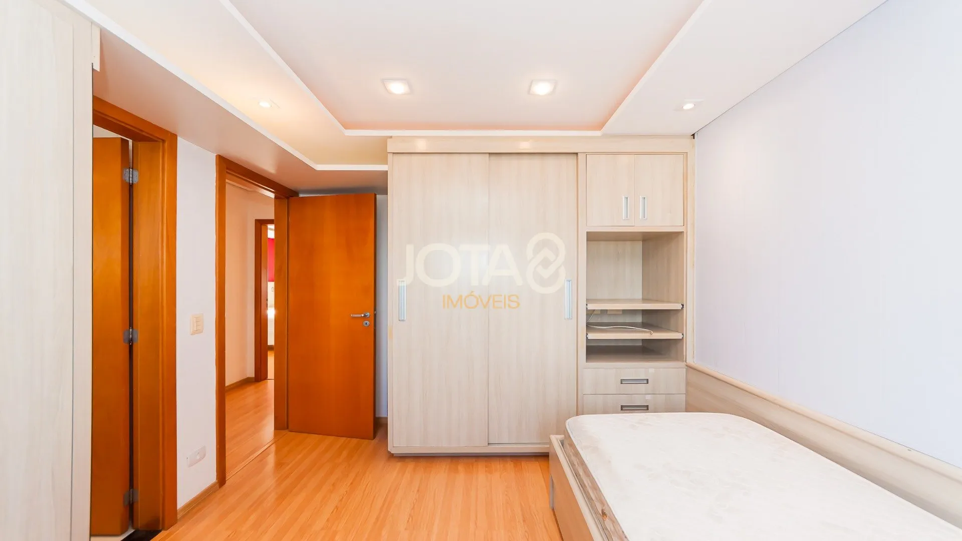 3 en-suite bedroom apartment with balcony and 267 m² — photo 20