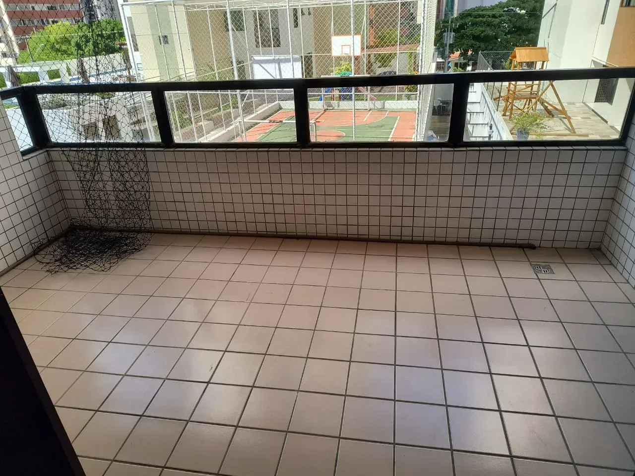 Apartment with 4 bedrooms and a private garden — photo 8