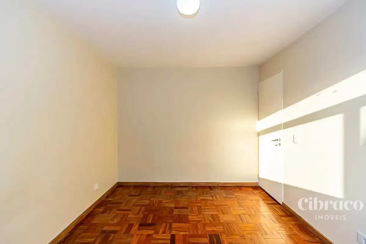Apartamento de aluguel com 2 quartos e piso de madeira — photo 28