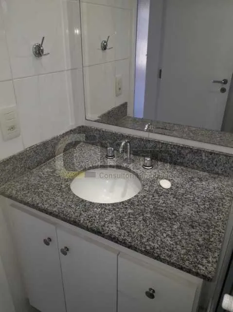 3-bedroom apartment in a building with a pool — photo 8