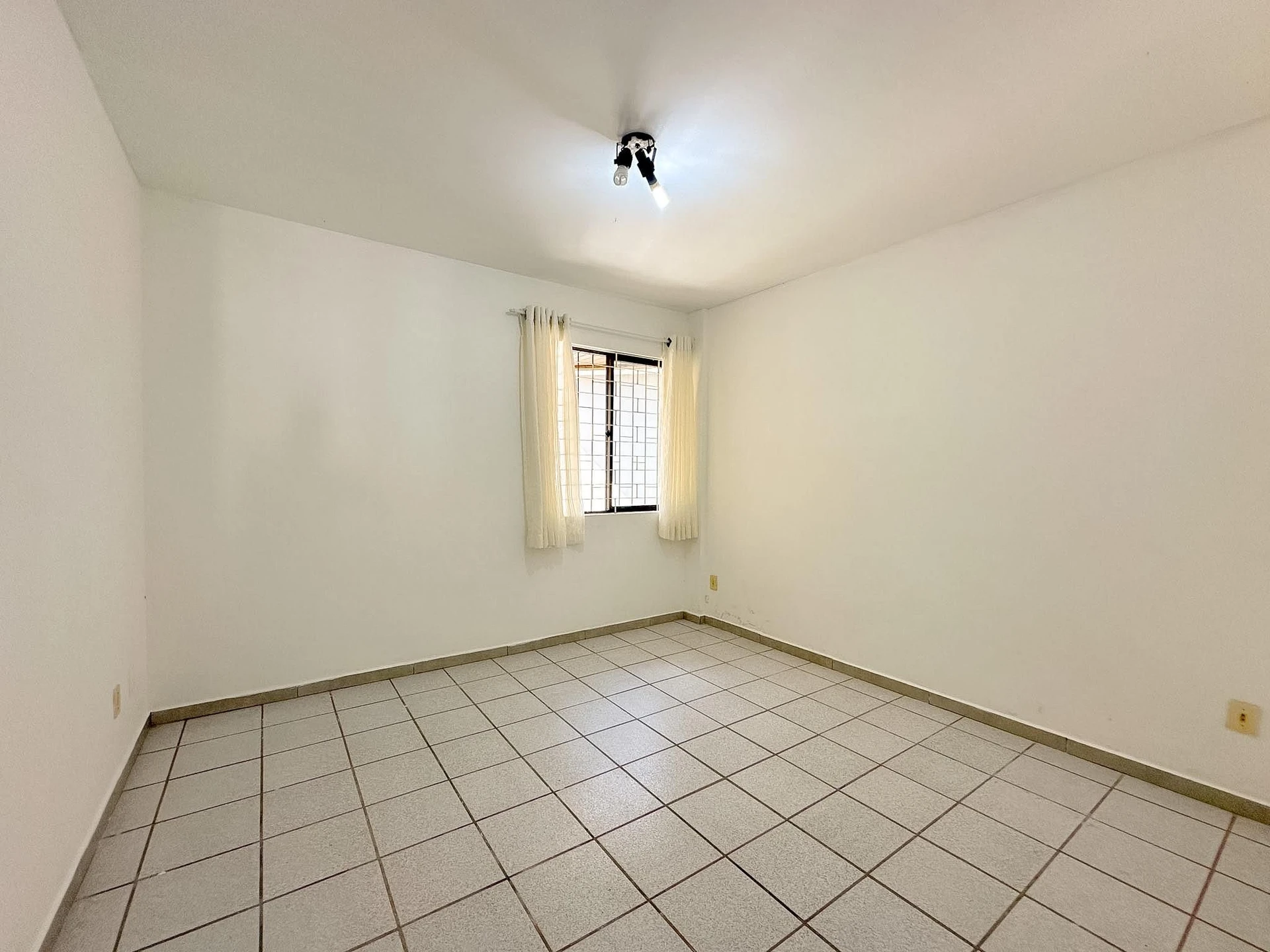 3-bedroom apartment with a grill on the balcony — photo 15