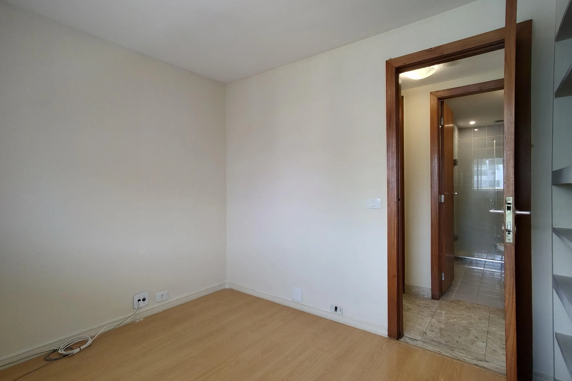 99 m² apartment with a water view and a washing machine — photo 17