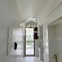 2-bedroom apartment in a building with a tennis court — photo 5