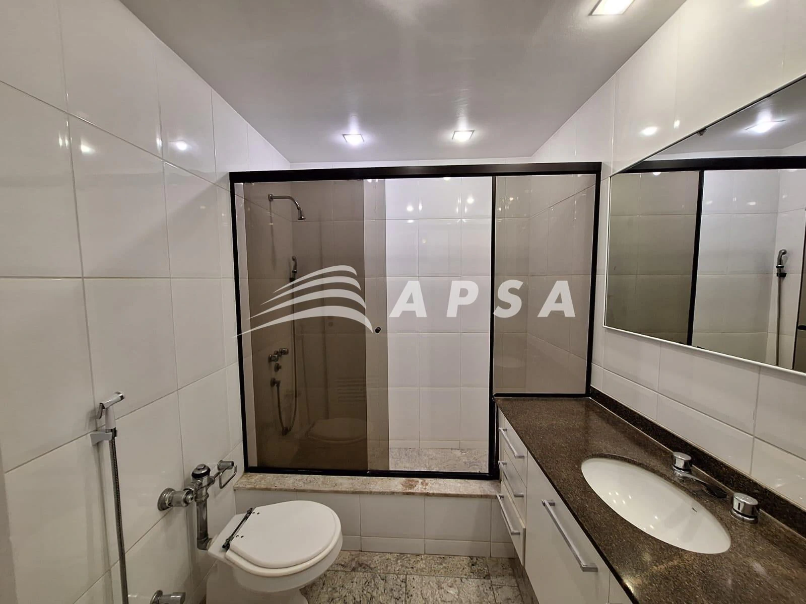 4-bedroom apartment in a building with a sauna — photo 27