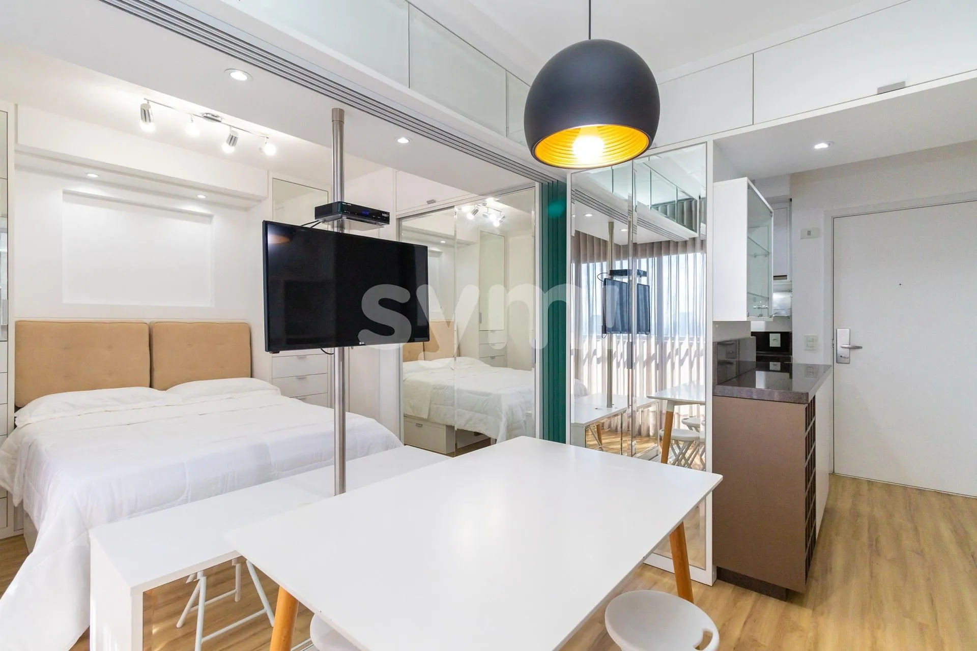 Furnished 1-bedroom apartment with a glass-enclosed balcony — photo 89