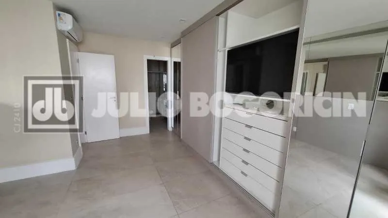 4-bedroom apartment with floor-to-ceiling windows — photo 11