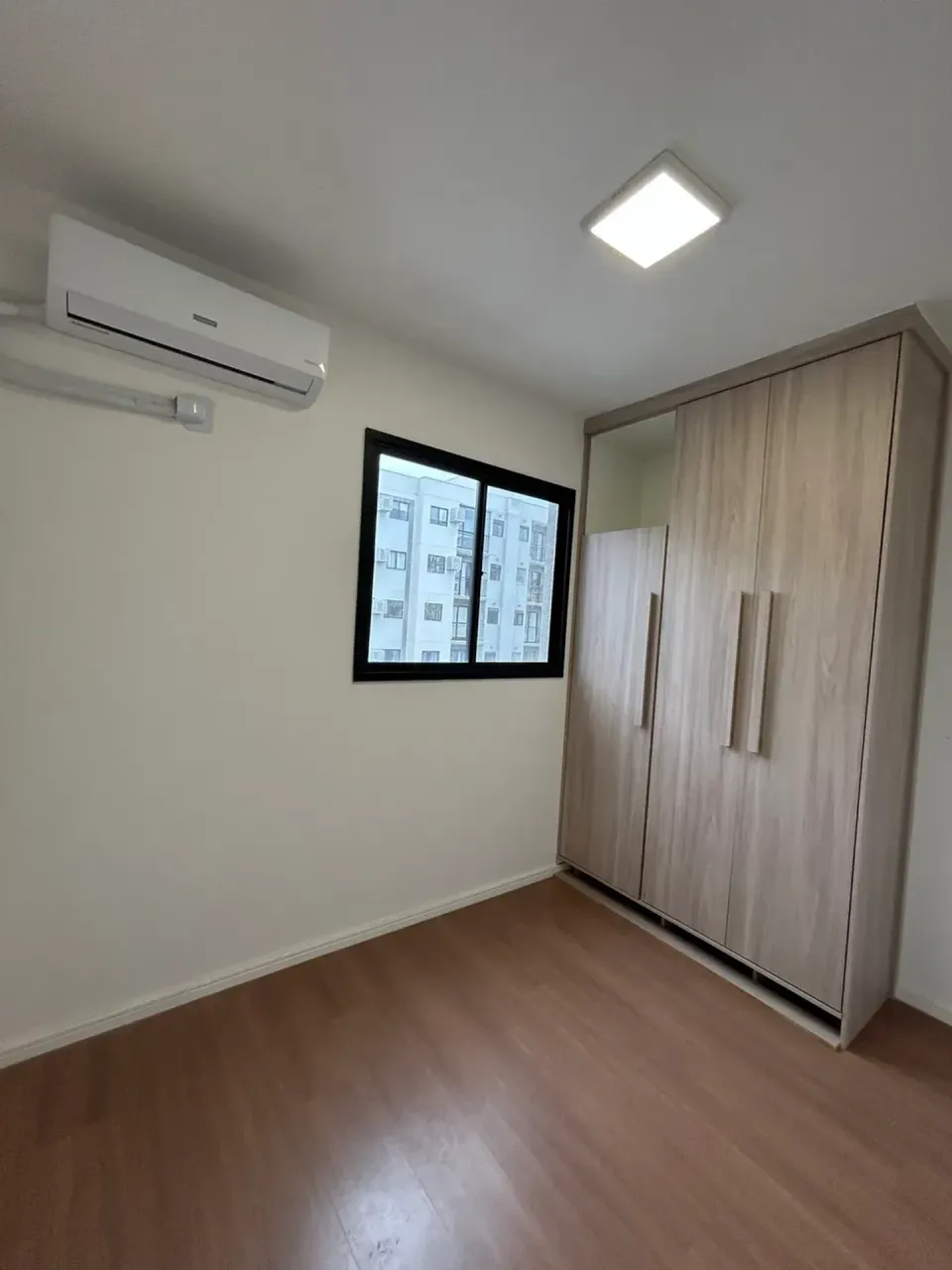 2-bedroom apartment with 1 parking spot and open kitchen — photo 3