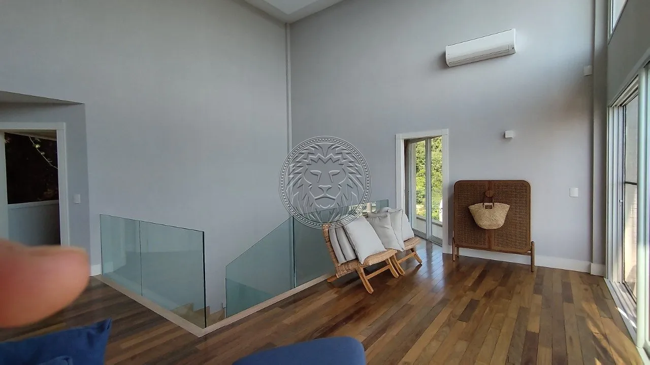 House with 4 en-suite bedrooms and 7 bathrooms