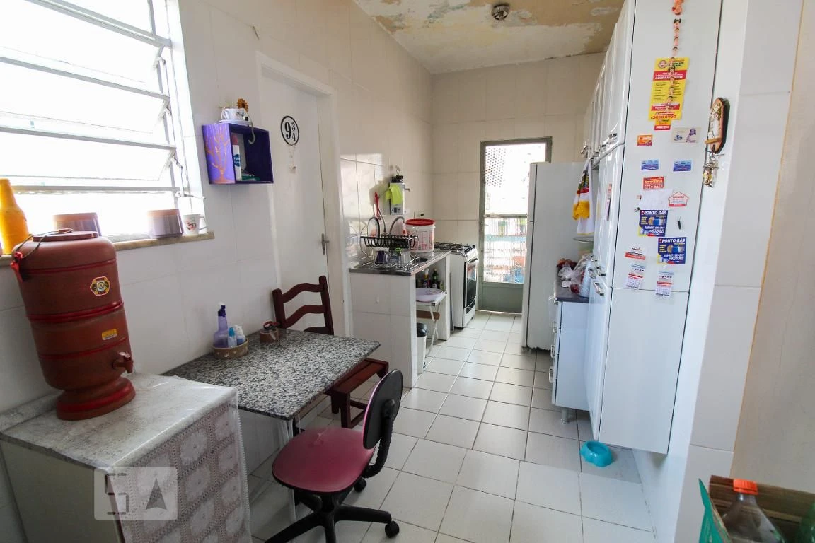 Furnished 2-bedroom apartment with balcony and laundry area — photo 2