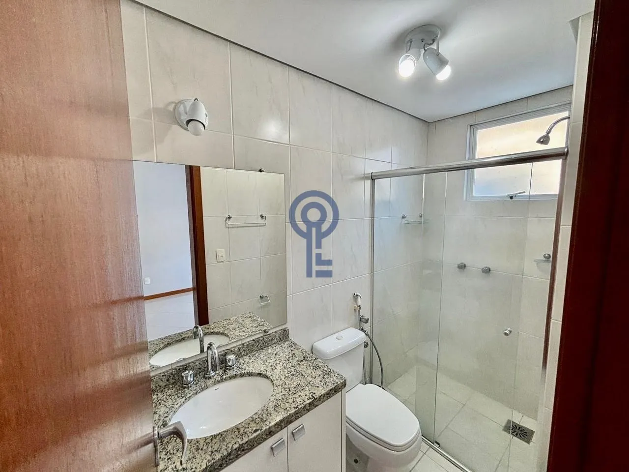 2-bedroom apartment in a building with a gym — photo 7