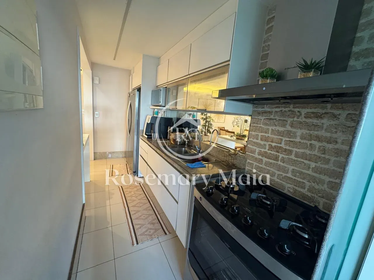 Furnished 2-bedroom, 2-bath apartment with 2 parking — photo 21
