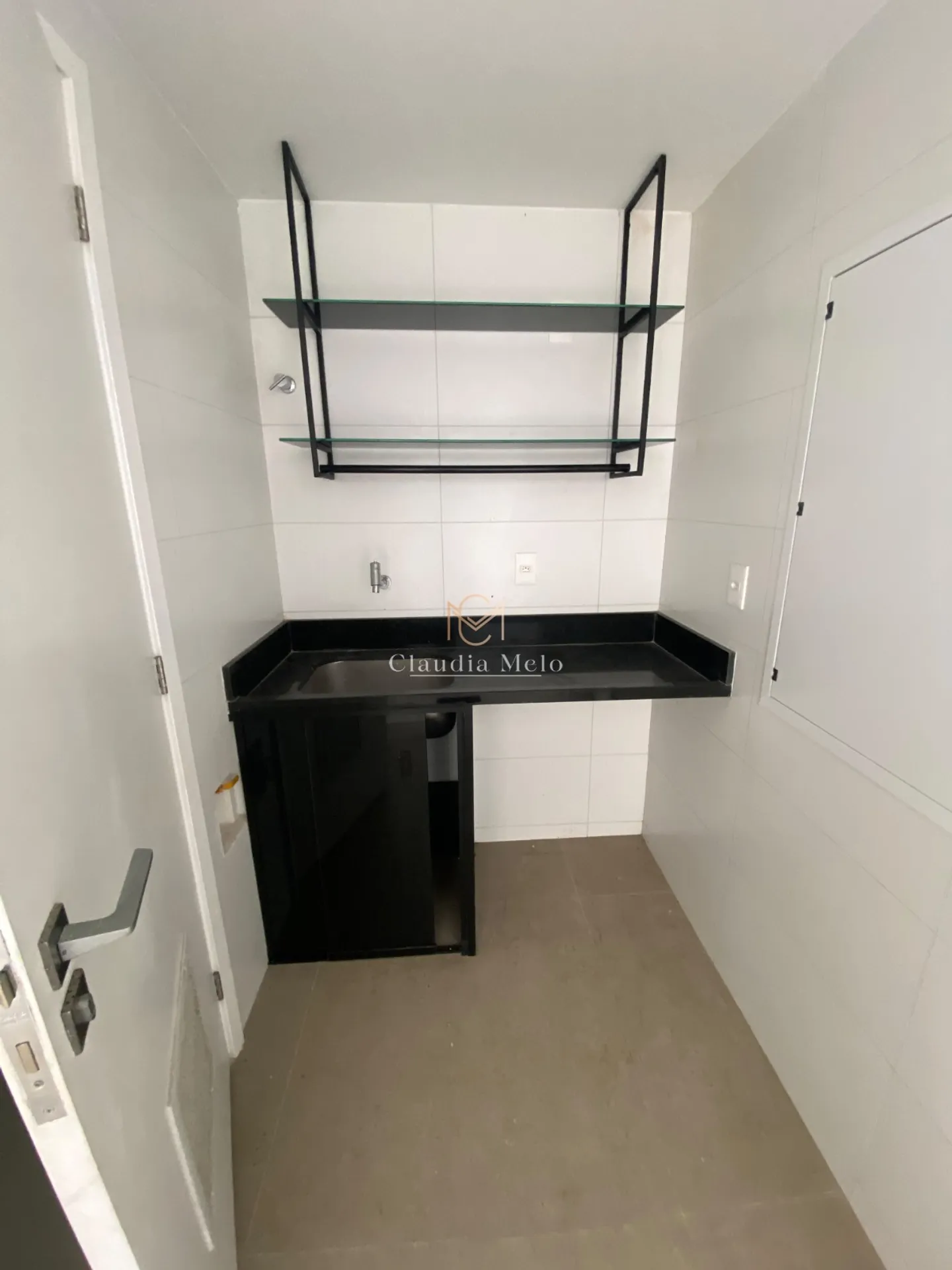 360 m² house with 3 en-suite bedrooms and private garden — photo 12