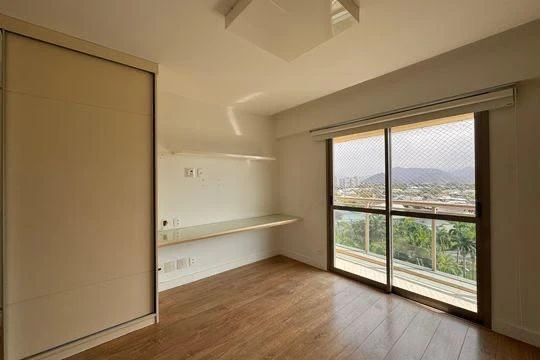 4-bedroom apartment with a separate kitchen, 260 m² — photo 38