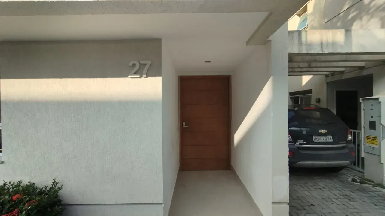 House with 5 bedrooms and 5 bathrooms and balcony grill — photo 17