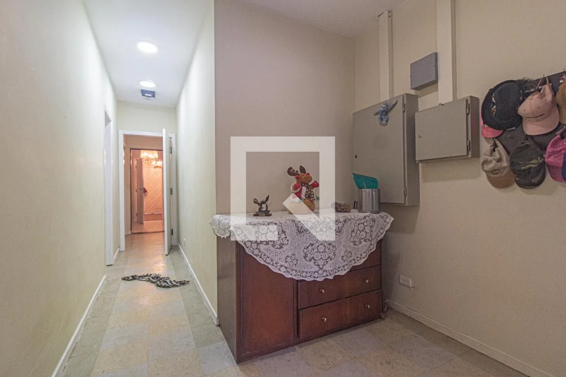 3-bedroom house with a walk-in closet in Curitiba — photo 5