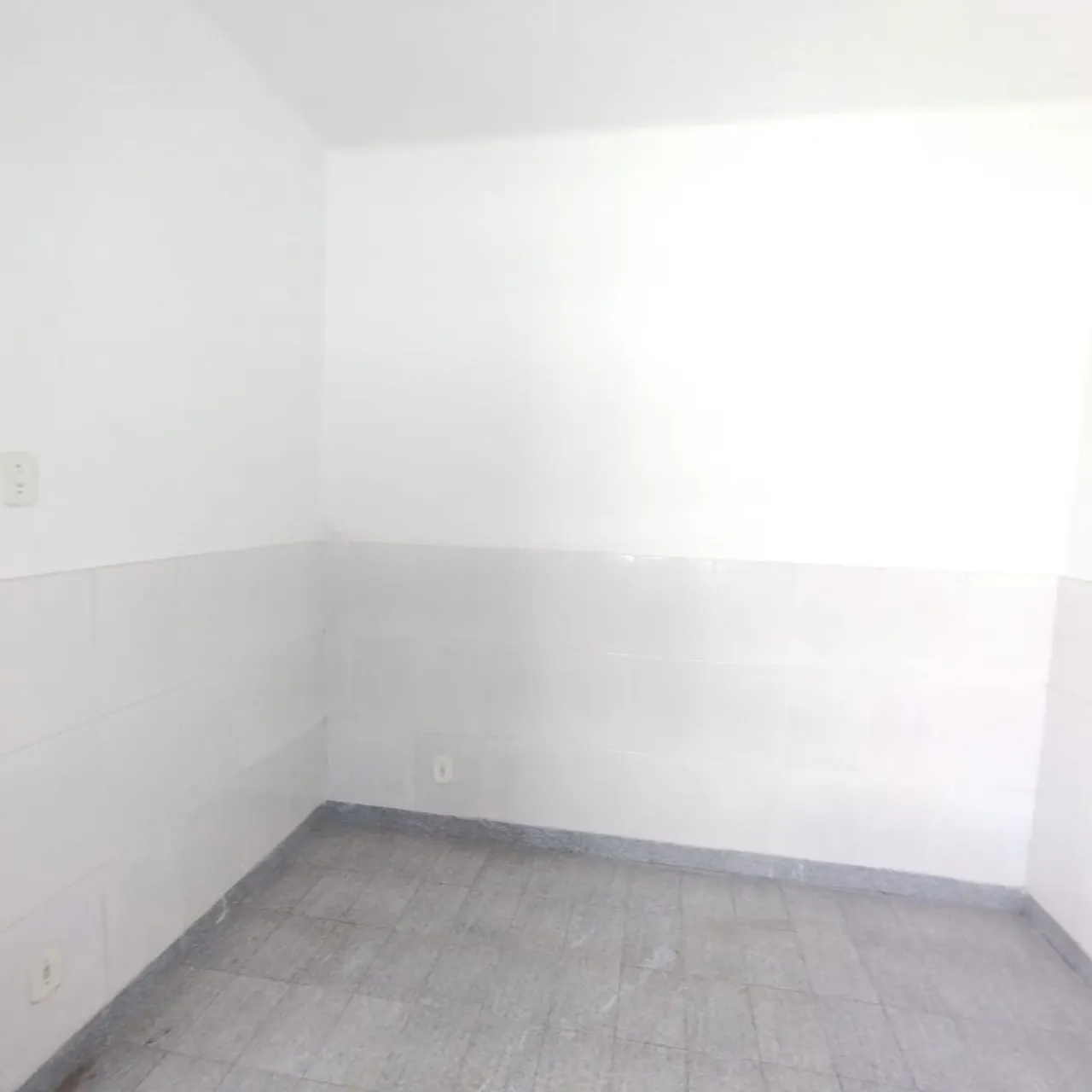 Rental house with a compact gas kitchenette — photo 8