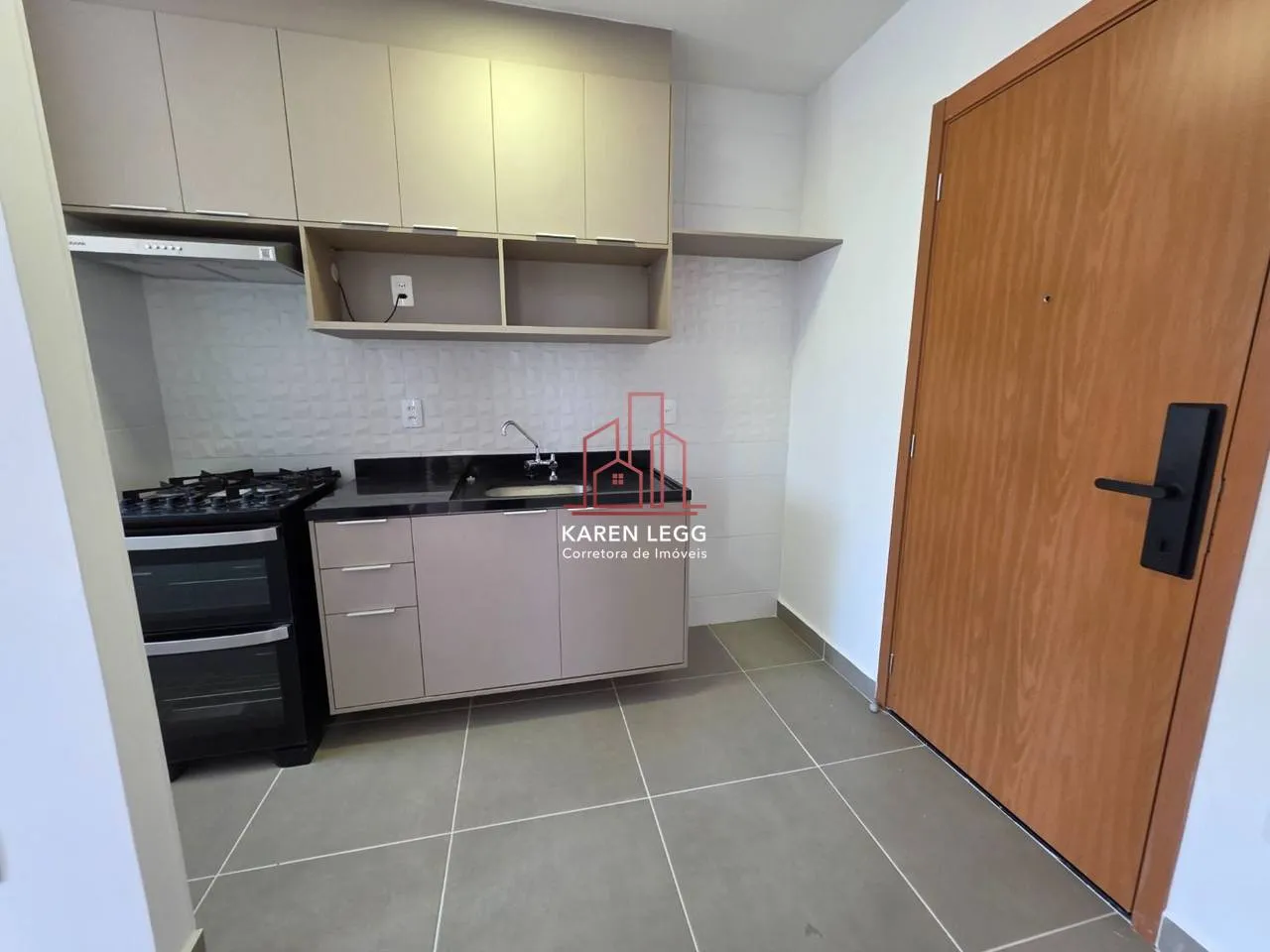2-bedroom apartment in a building with a coworking space — photo 2