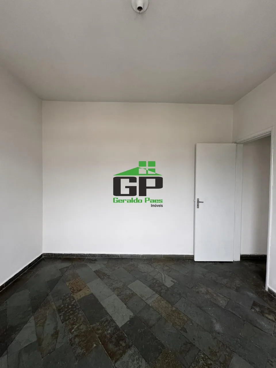 2-bedroom apartment with balcony and laundry area — photo 18