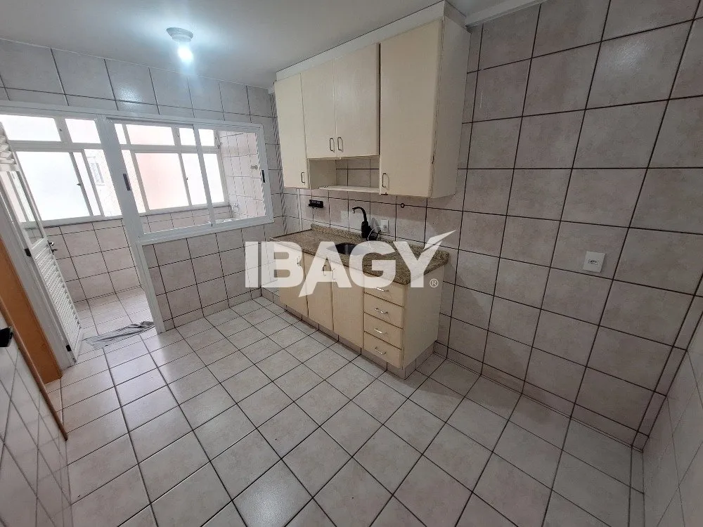3-bedroom apartment in a building with a pool — photo 14