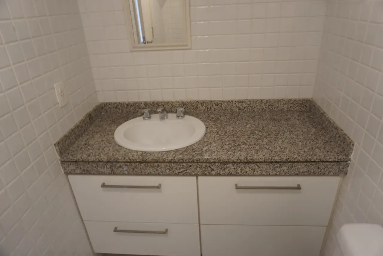 Unfurnished apartment with 4 bedrooms and 3 parking spots — photo 25