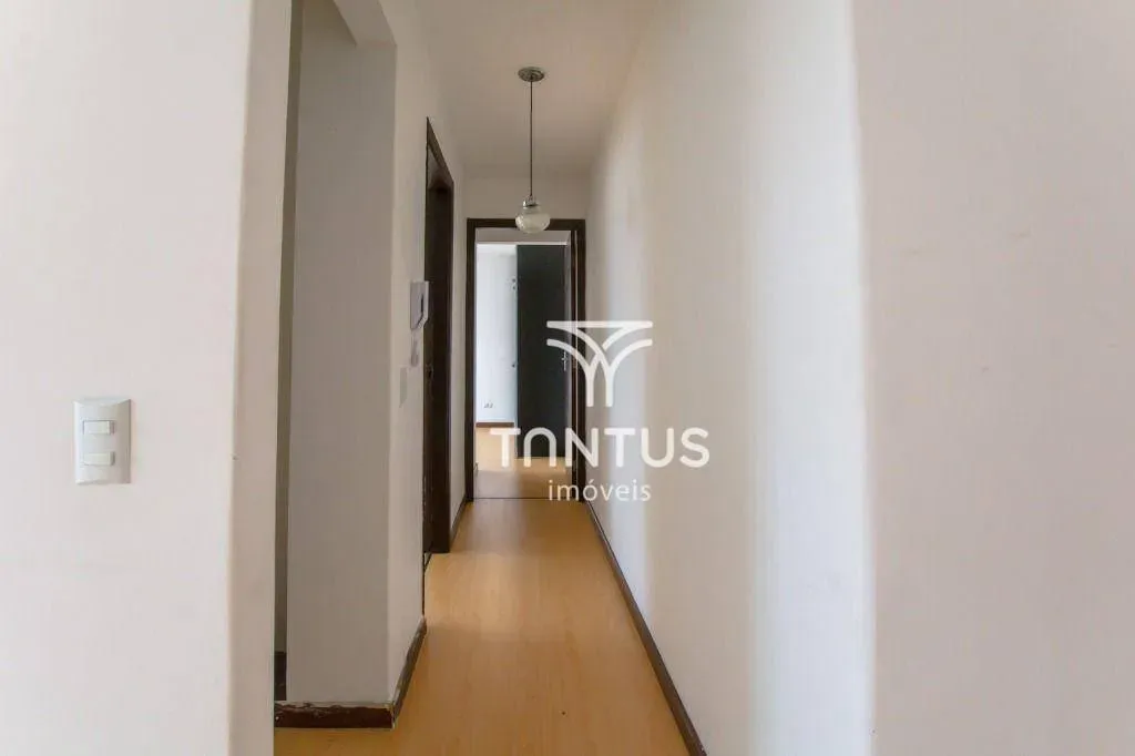 Wood or laminate floors in a 2-bedroom apartment, 66 m² — photo 34