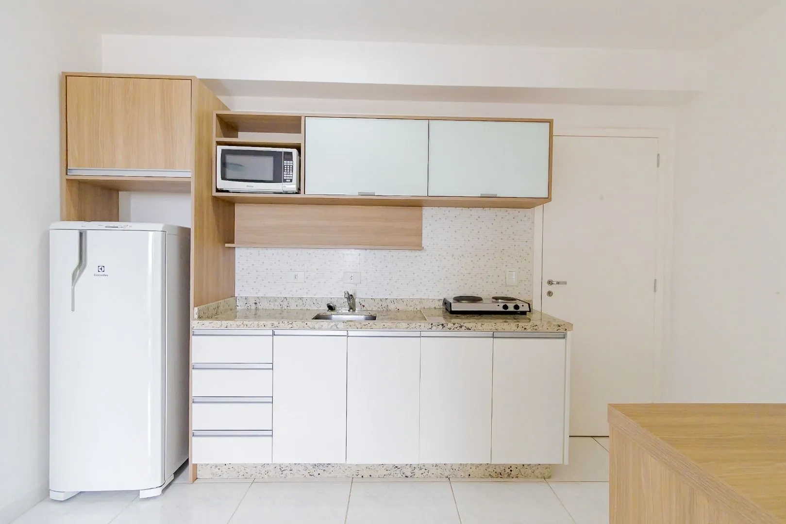 Furnished 1-bedroom apartment with balcony — photo 9