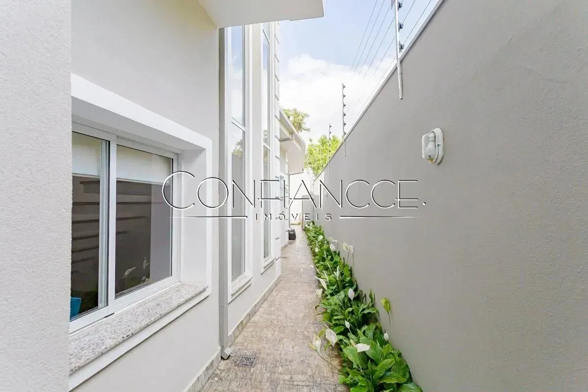 House with 4 en-suite bedrooms and 6 parking spaces — photo 40