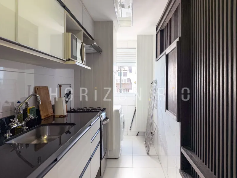 Furnished apartment, 86 m², with floor-to-ceiling windows — photo 2