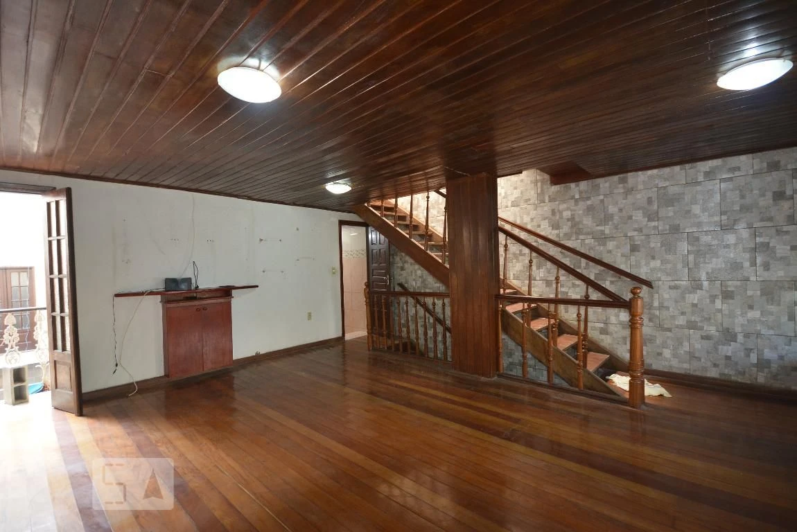 House for rent with 6 bedrooms and a balcony