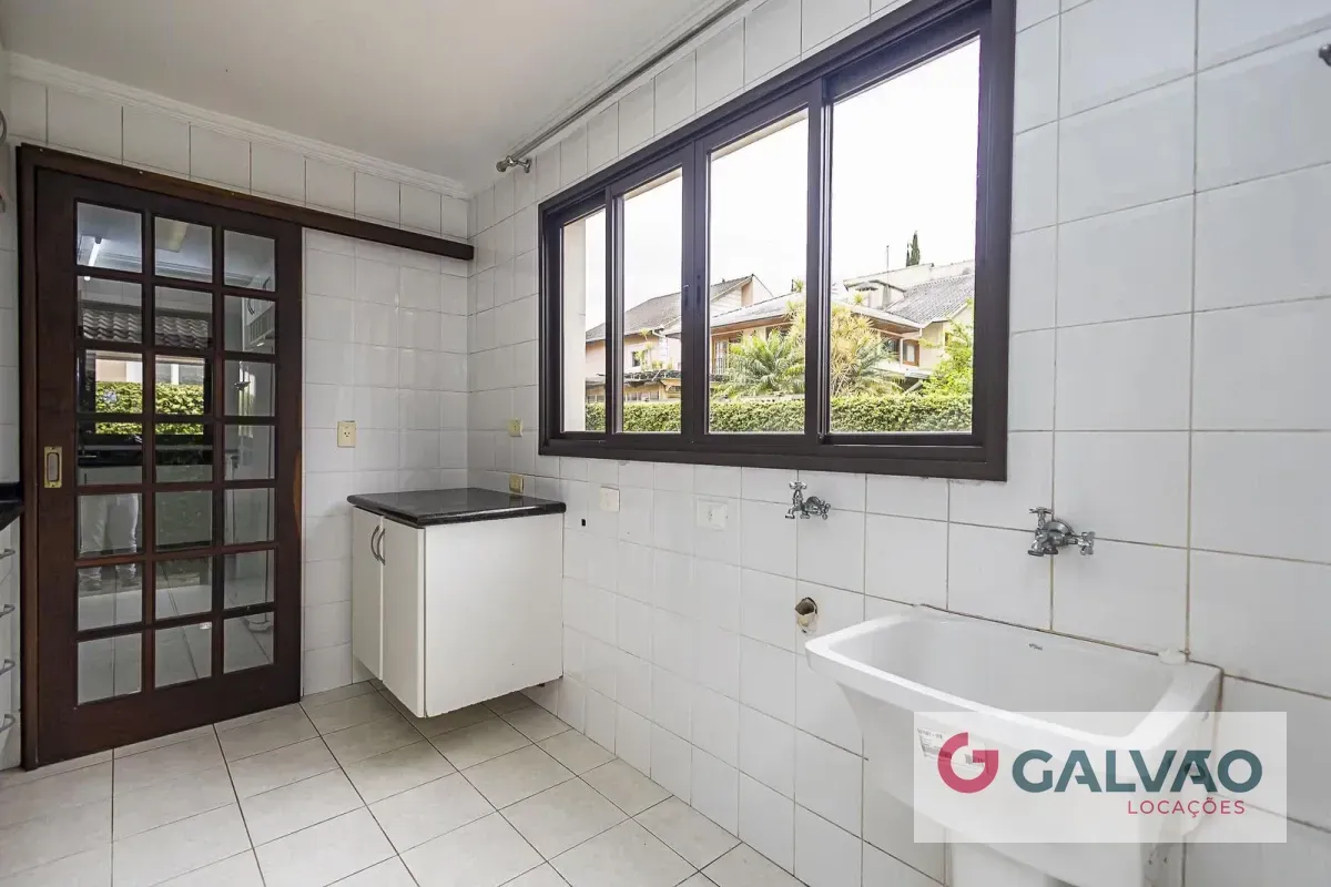 3-bedroom house with a bathtub — photo 24