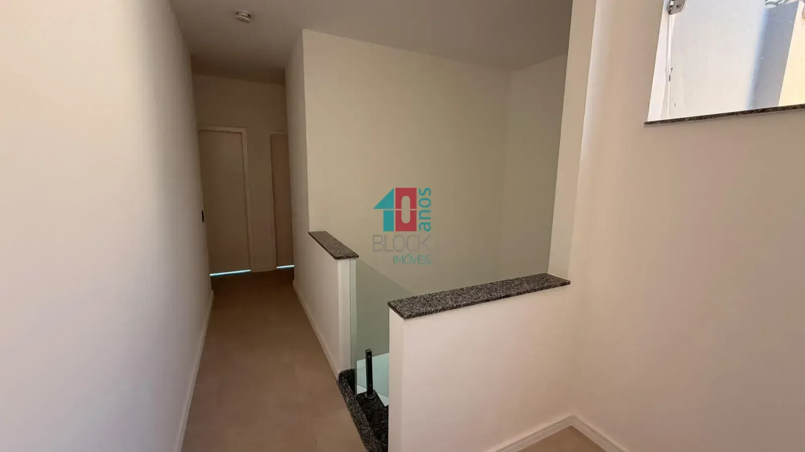 Будинок на 5 кімнат, 2 окремі ванні, 4 санвузли, 320 м² — photo 35