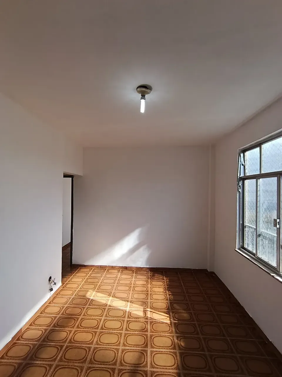 Apartment with 2 bedrooms and a glass shower enclosure — photo 5