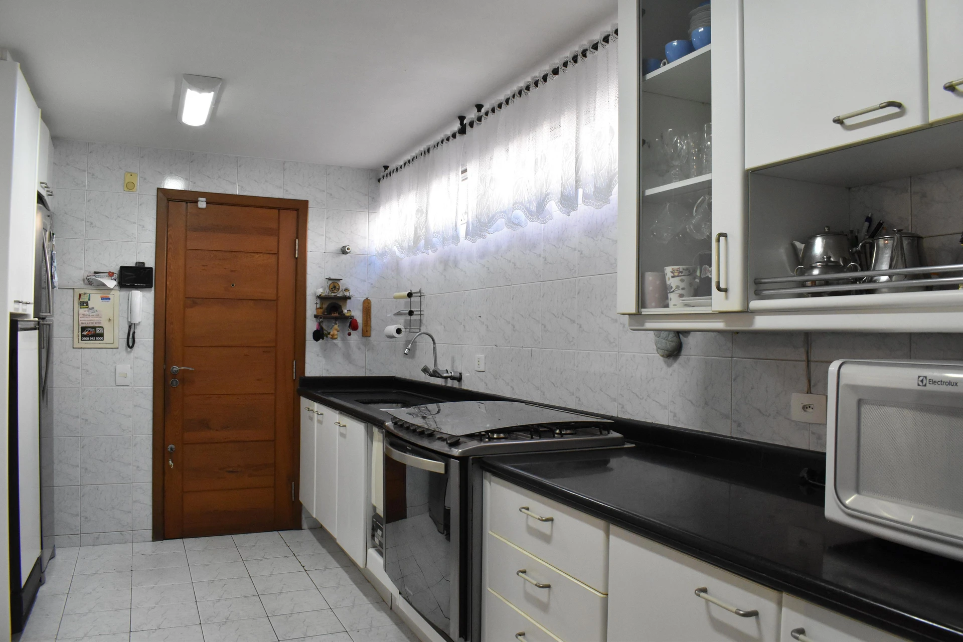 3-bedroom apartment with a bathtub in Curitiba — photo 2