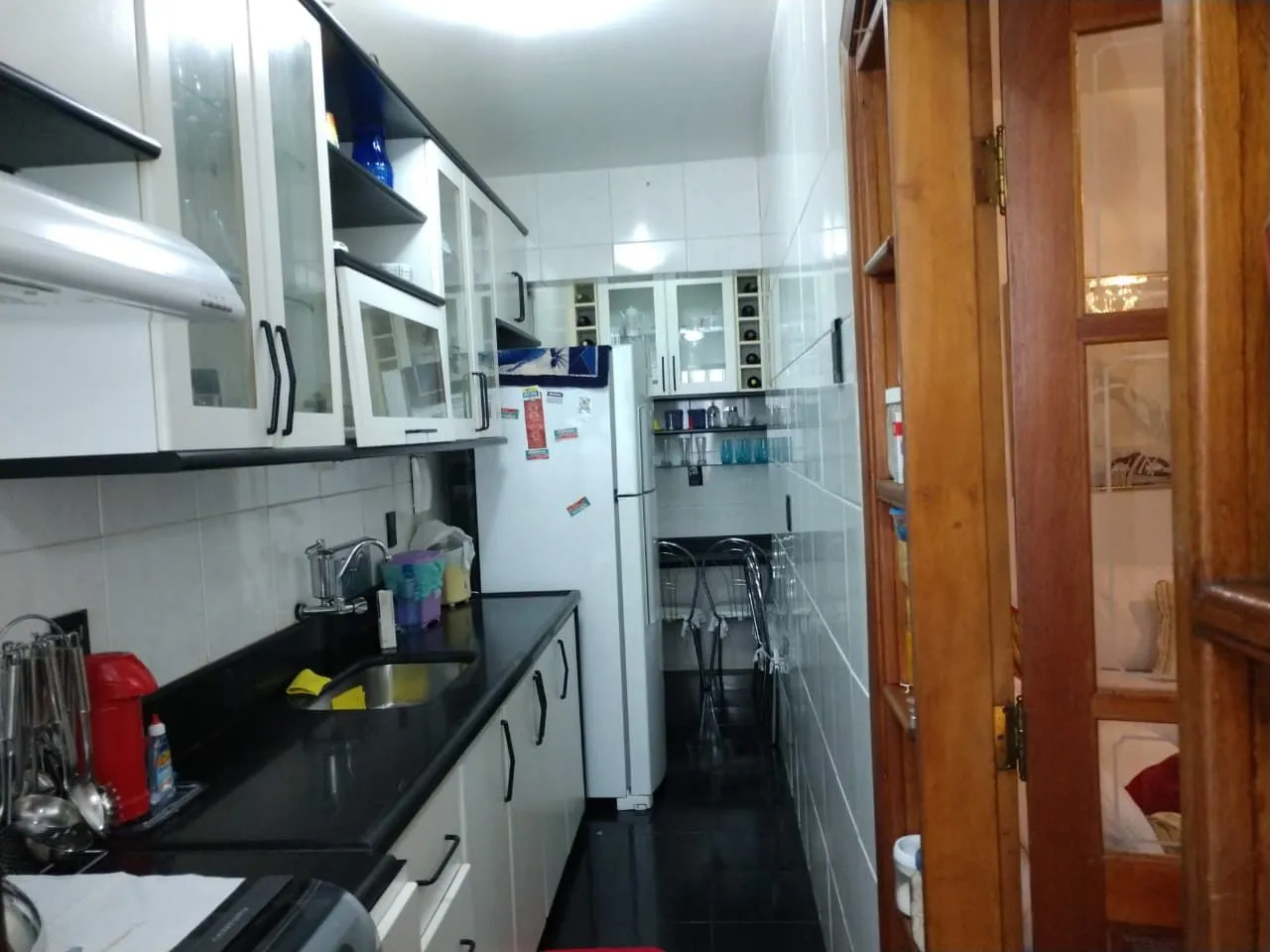 2-bedroom apartment in a building with a gym — photo 2