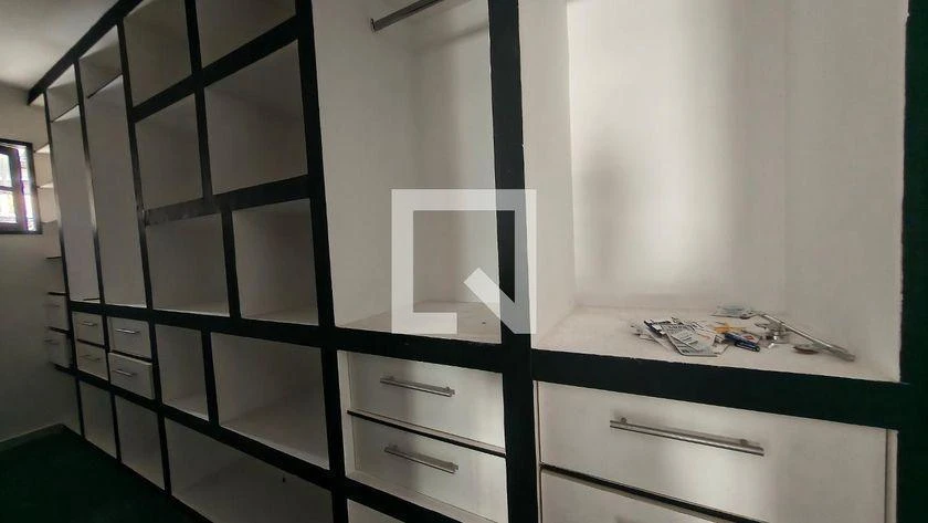 Дом 200 м² с панорамными окнами и грилем на балконе — photo 40