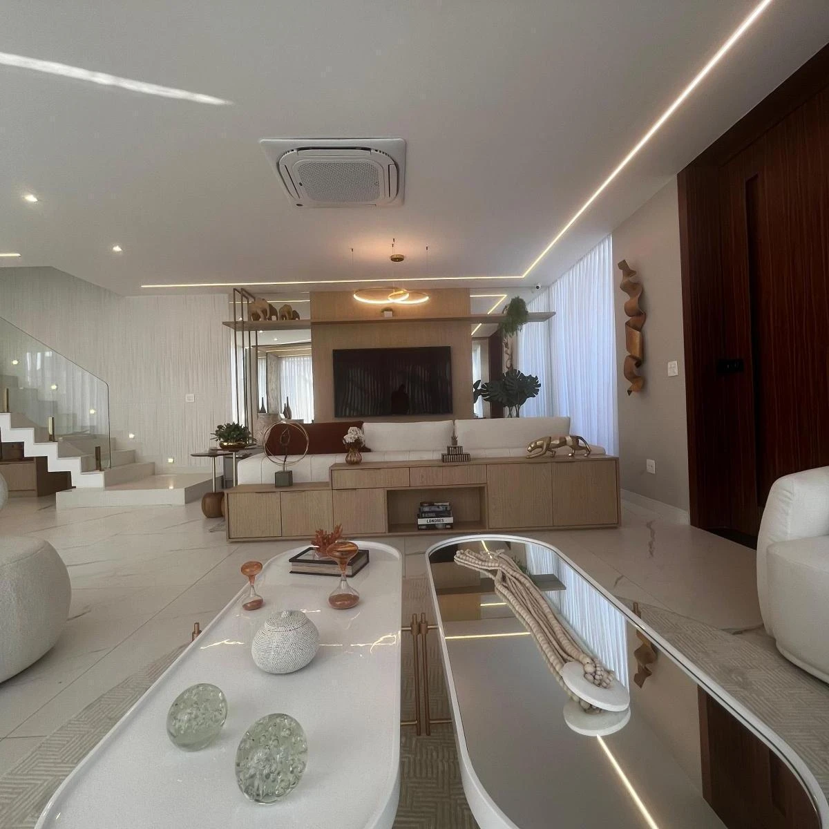 Casa de condomínio com 5 quartos e 536 m² de área — photo 3