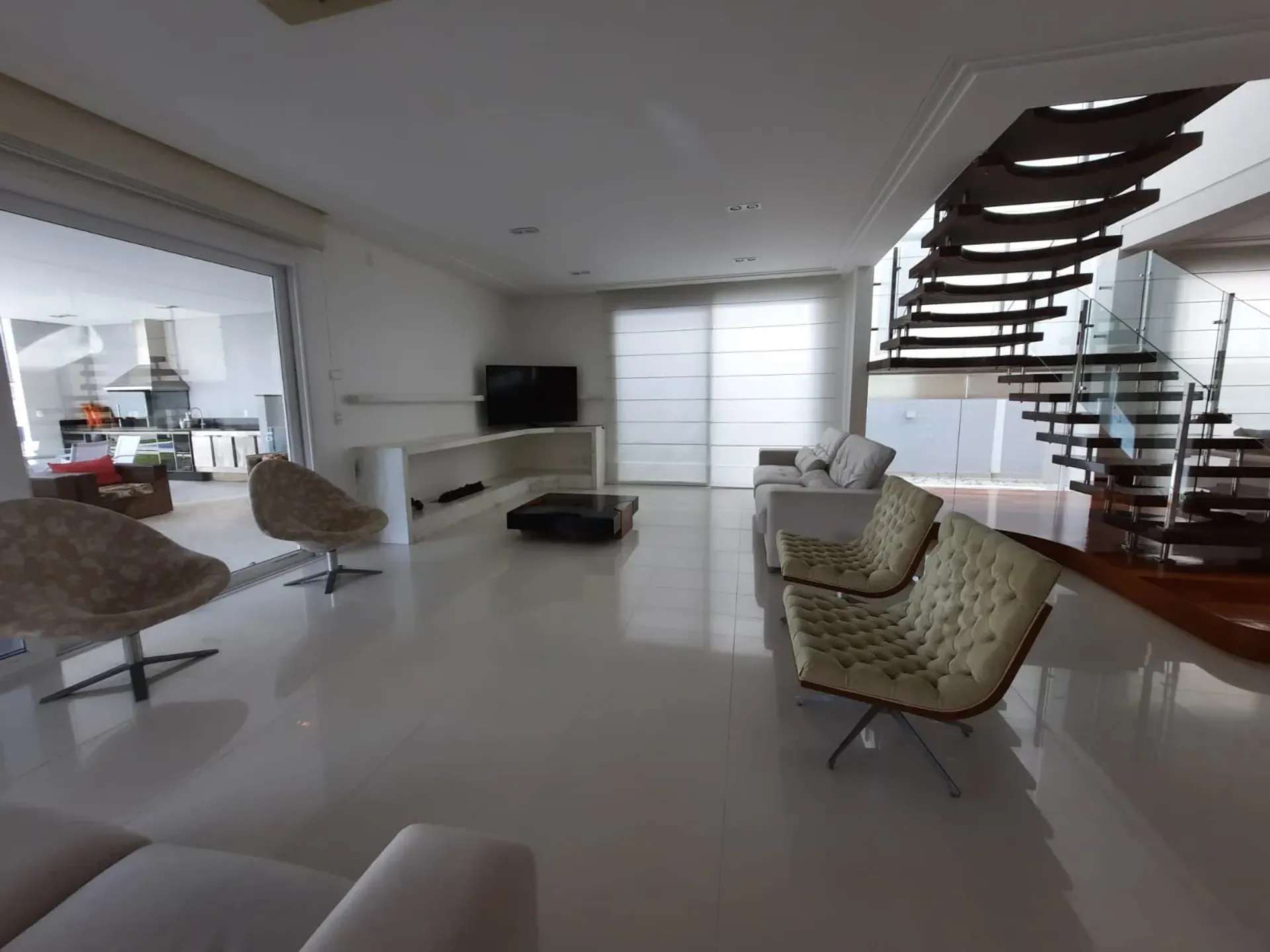 House with 7 bedrooms and an open-plan kitchen — photo 21